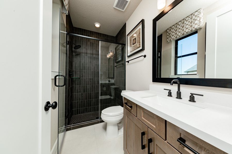 Representative furnished interior of a home built from the Summerfield by Beazer Homes in Ellwood, Iowa Colony (Image 14).