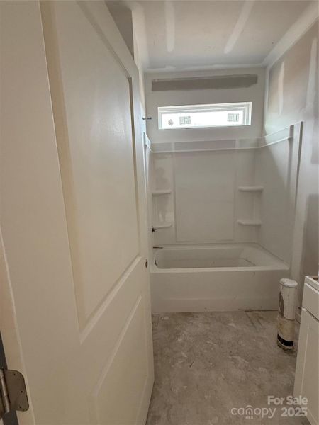 Spacious, unfurnished interior of a new home in Cedar Meadows, Monroe (Image 8).