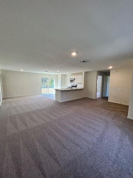 Spacious, unfurnished interior of a new home in Port Charlotte, Port Charlotte (Image 8).