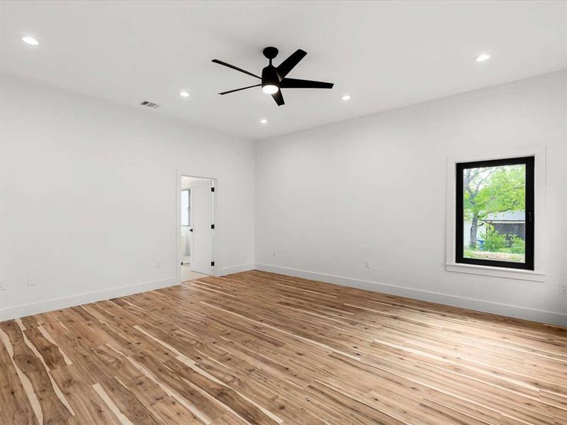 Spacious, unfurnished interior of a new home in , Flower Mound (Image 27).