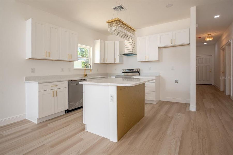 Spacious, unfurnished interior of a new home in , Williston (Image 7).