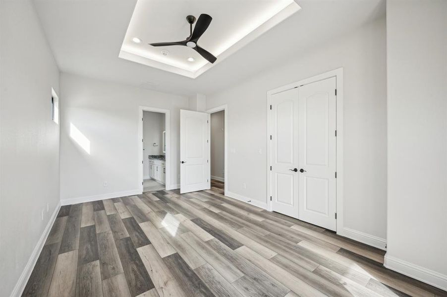 Upstairs guest bedroom with step in closet and private en suite bathroom. (Bedroom 5 of 5)