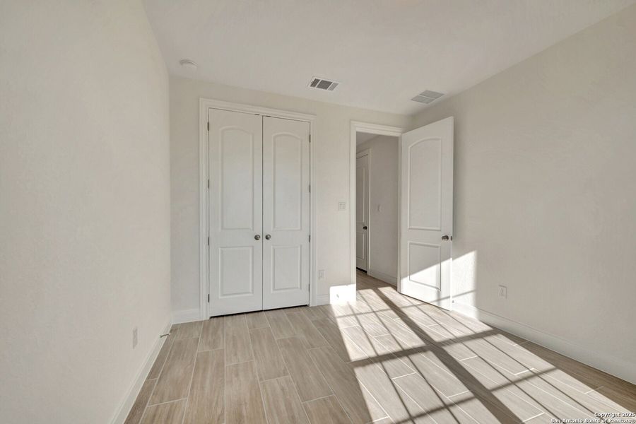 Spacious, unfurnished interior of a new home in Preserve at Annabelle Ranch, San Antonio (Image 36).