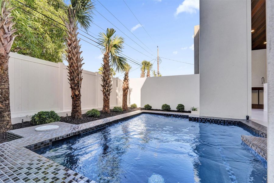 Exterior details and patio area of a home in , Fort Lauderdale (Image 42). Exterior details and patio area of a home in , Fort Lauderdale (Image 42).