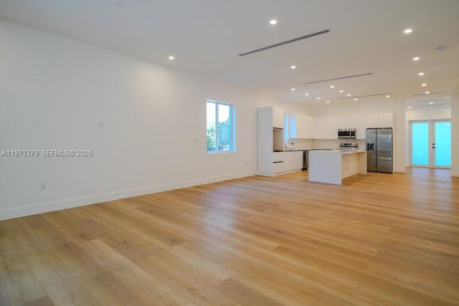 Spacious, unfurnished interior of a new home in , Miami (Image 22).