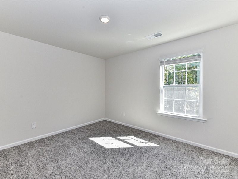 Spacious, unfurnished interior of a new home in Abrial Ridge, York (Image 20).