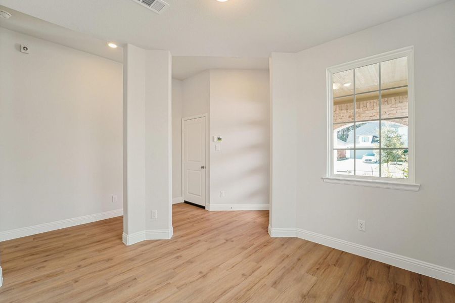 Spacious, unfurnished interior of a new home in Evergreen 40', Conroe (Image 36).