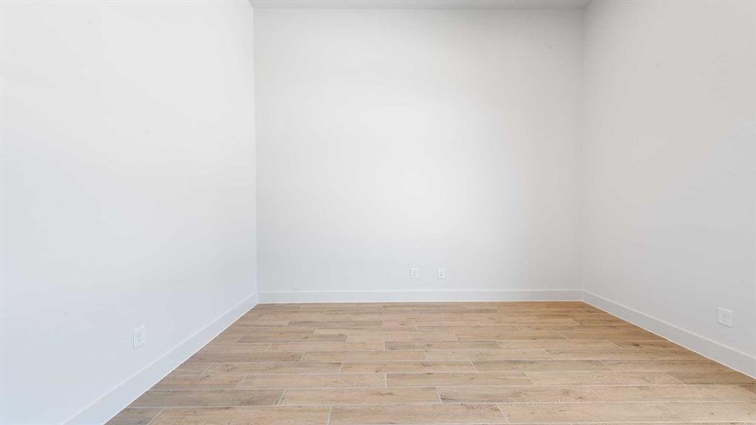 Spacious, unfurnished interior of a new home in Terraces 82'/100', Rockwall (Image 17).