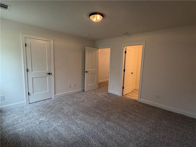 Spacious, unfurnished interior of a new home in , Jefferson (Image 38).