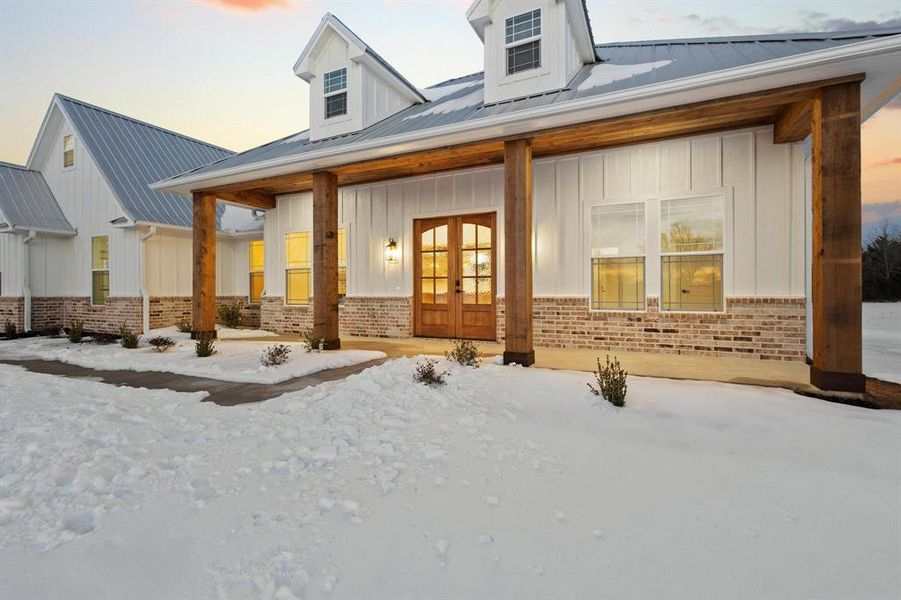 Exterior details and patio area of a home in , Bonham (Image 4).