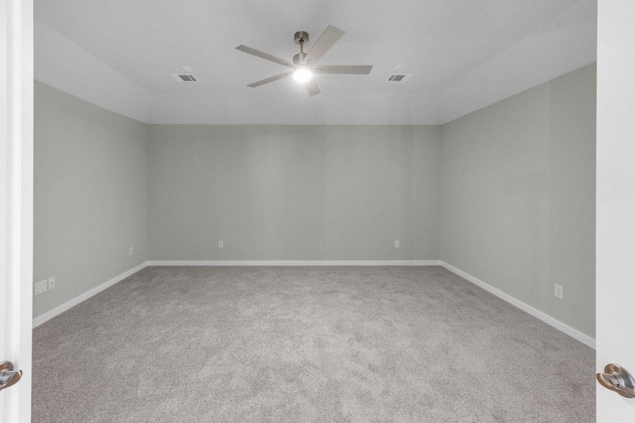 Spacious, unfurnished interior of a new home in Morton Creek Ranch, Katy (Image 23).