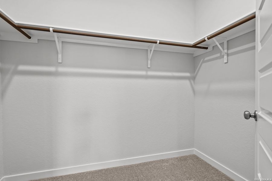Spacious, unfurnished interior of a new home in Mesa Vista, San Antonio (Image 27).