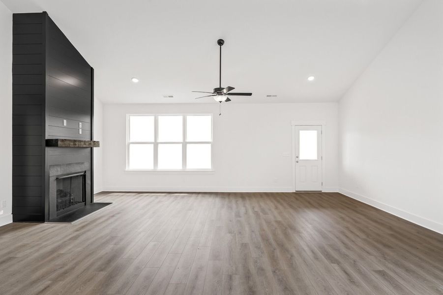 Spacious, unfurnished interior of a new home in Woods Crossing, Gallatin (Image 25).