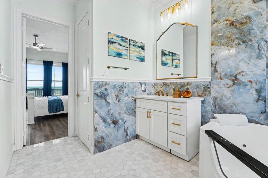 Furnished interior view inside a new home in , Galveston (Image 40).