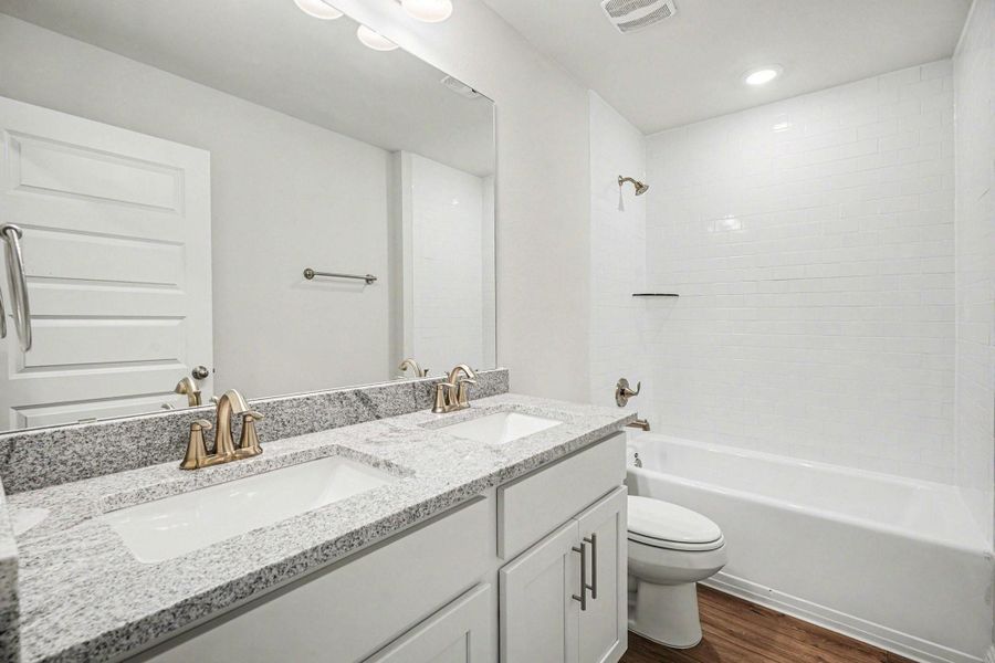 Furnished interior view inside a new home in Greystone, Angleton (Image 4).