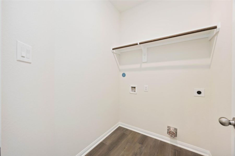 Spacious, unfurnished interior of a new home in Meadow Park, Conroe (Image 16).