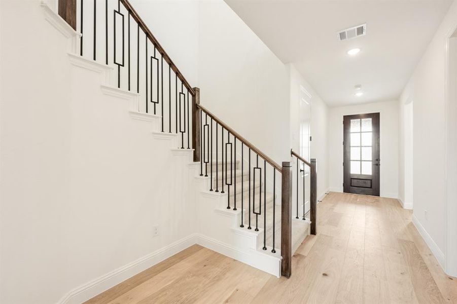 Spacious, unfurnished interior of a new home in Willow Wood, McKinney (Image 21).