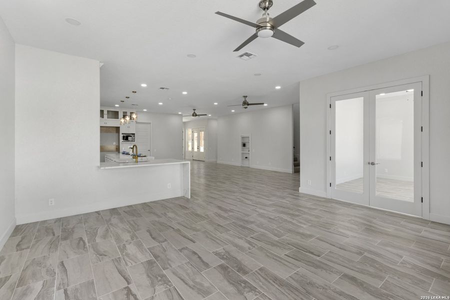 Spacious, unfurnished interior of a new home in , San Antonio (Image 20).