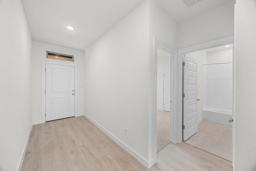 Spacious, unfurnished interior of a new home in Prairie Winds, Hutto (Image 32).