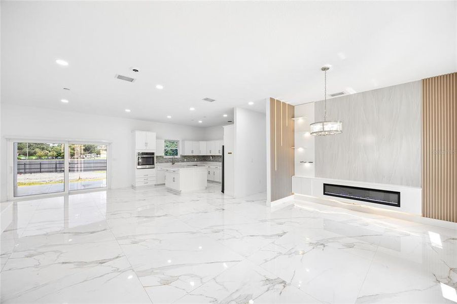 Spacious, unfurnished interior of a new home in , Orlando (Image 11).