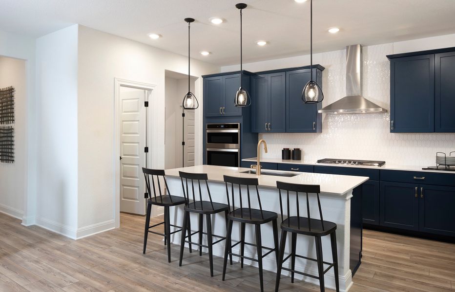 Spacious Eat-In Kitchen Island