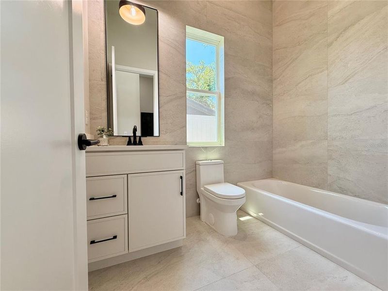 Furnished interior view inside a new home in , Orlando (Image 17).