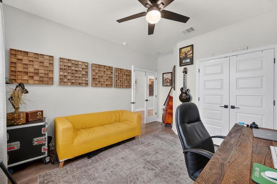 Furnished interior view inside a new home in Oaks of North Grove, Waxahachie (Image 7).