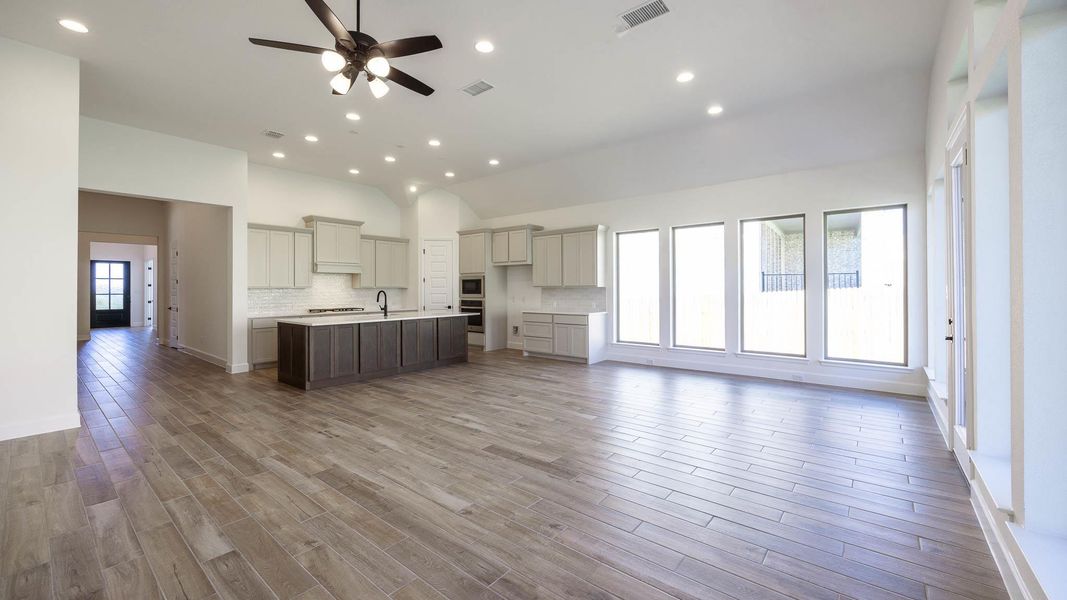 Spacious, unfurnished interior of a new home in Santa Rita Ranch - Eldorado, Liberty Hill (Image 12).