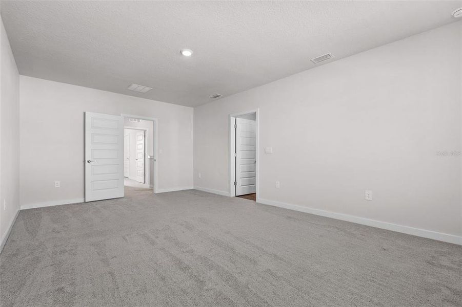 Spacious, unfurnished interior of a new home in , Bradenton (Image 45).