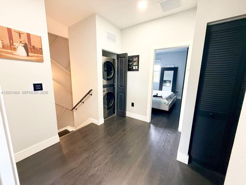 Spacious, unfurnished interior of a new home in , Coral Springs (Image 22).