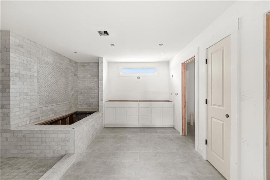 Spacious, unfurnished interior of a new home in , Atlanta (Image 27).