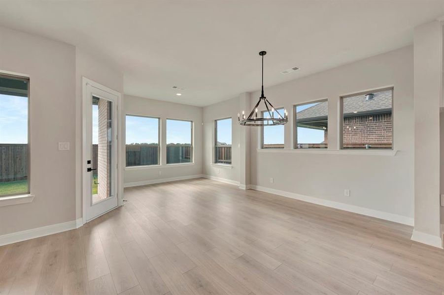 Spacious, unfurnished interior of a new home in Myrtle Creek, Waxahachie (Image 32).