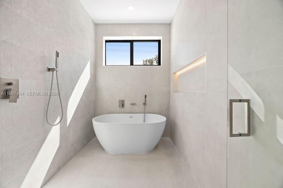 Furnished interior view inside a new home in , Fort Lauderdale (Image 5).