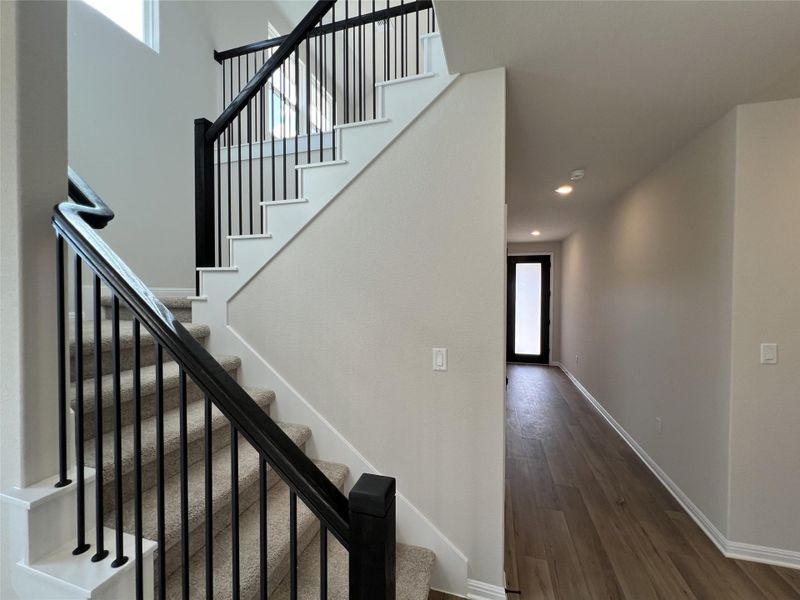 Spacious, unfurnished interior of a new home in Rolling Glen, Hutto (Image 26).