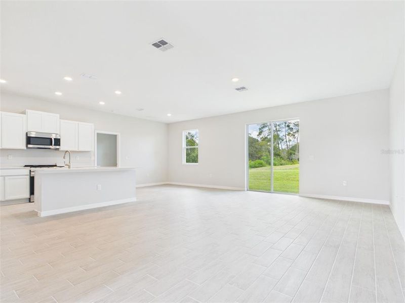 Spacious, unfurnished interior of a new home in , Ocala (Image 16).