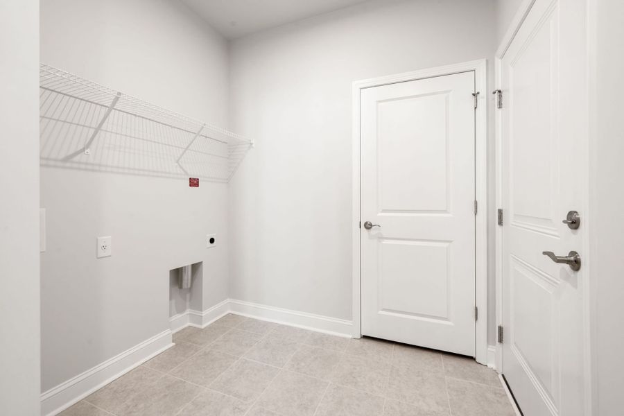 Spacious, unfurnished interior of a new home in Sun City Hilton Head, Bluffton (Image 18).