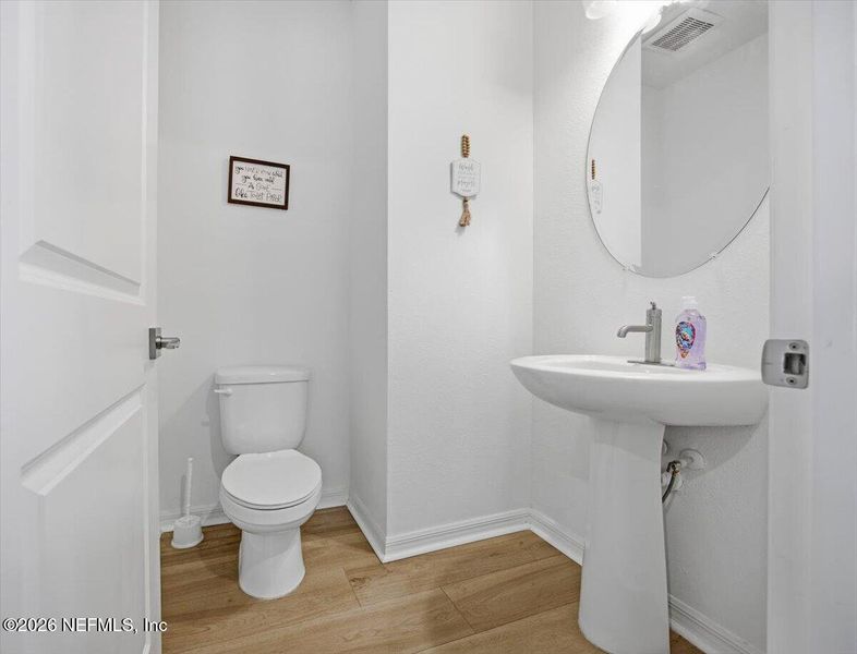 Furnished interior view inside a new home in , Middleburg (Image 32).