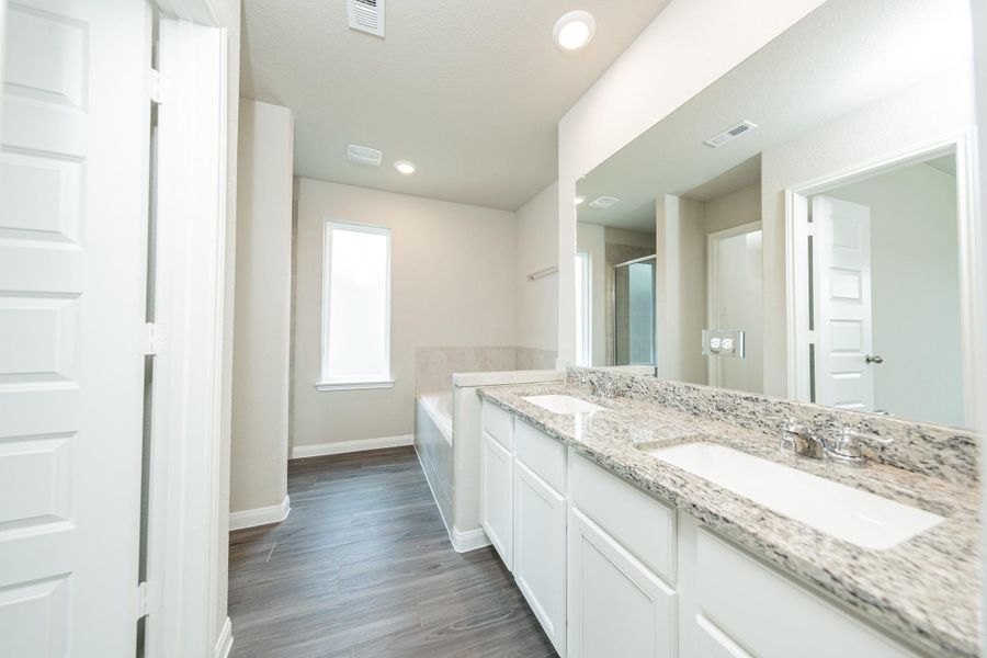 Furnished interior view inside a new home in Cliffstone Hills, Conroe (Image 5). Furnished interior view inside a new home in Cliffstone Hills, Conroe (Image 5).