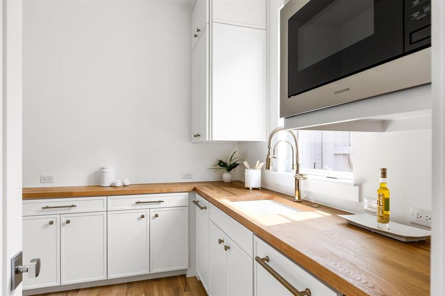 Furnished interior view inside a new home in , Dallas (Image 33). Furnished interior view inside a new home in , Dallas (Image 33).