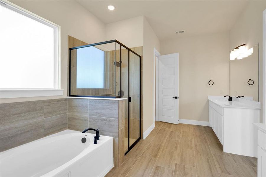 Furnished interior view inside a new home in Springside Estates II, Waxahachie (Image 12). Furnished interior view inside a new home in Springside Estates II, Waxahachie (Image 12).