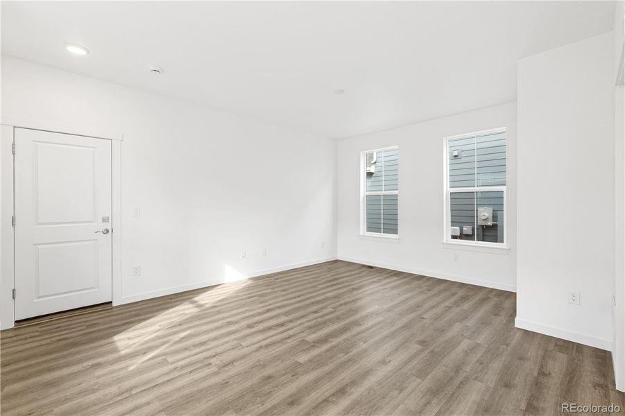 Spacious, unfurnished interior of a new home in Timnath Lakes, Timnath (Image 14).