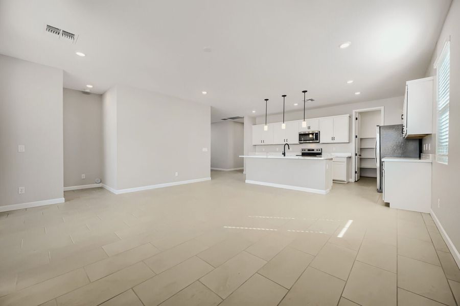1,747sf New Home in San Tan Valley, AZ.  - Slide 8