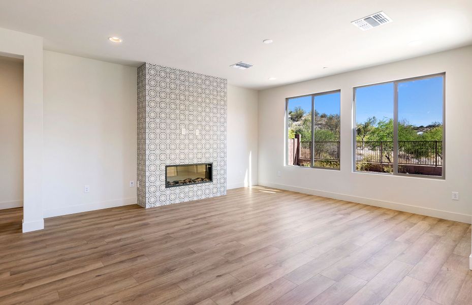 Spacious, unfurnished interior of a new home in Vistoso Canyon Estates, Oro Valley (Image 22).