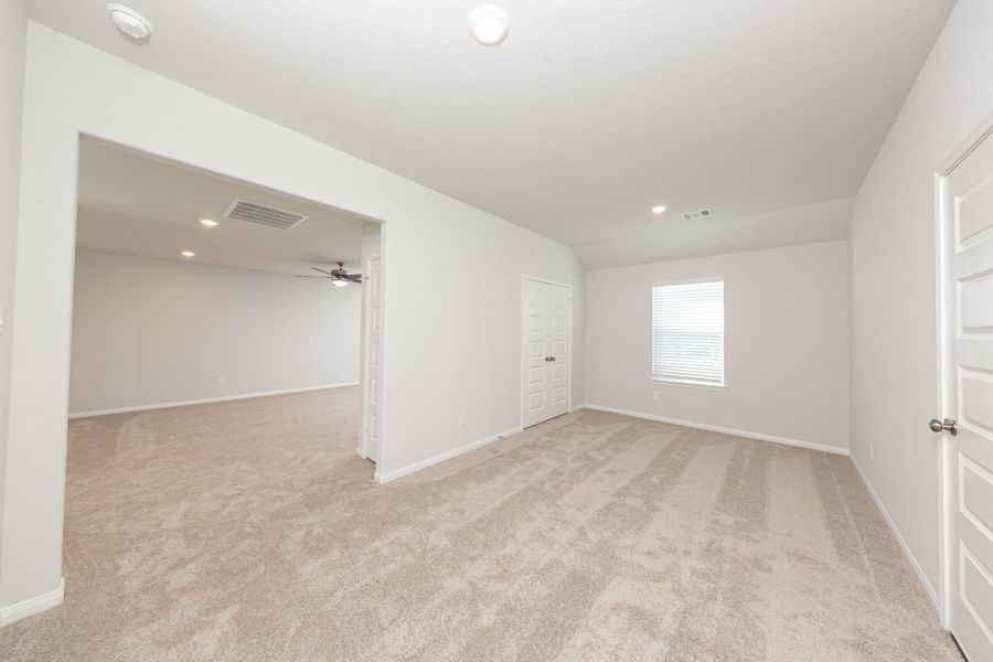 Spacious, unfurnished interior of a new home in Bluestem, Brookshire (Image 17).