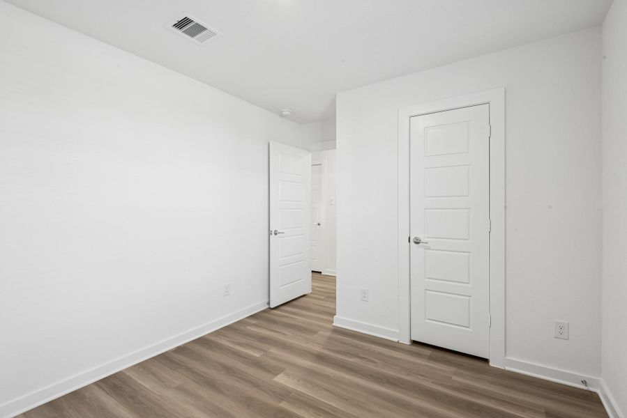 Spacious, unfurnished interior of a new home in Ambrose, La Marque (Image 18).