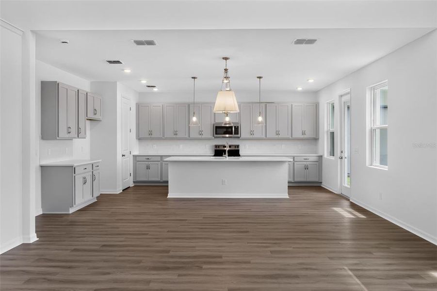 Spacious, unfurnished interior of a new home in , Kissimmee (Image 16).