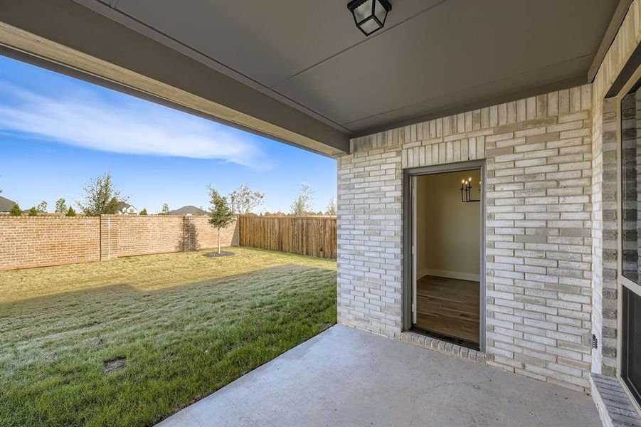 Exterior details and patio area of a home in Wellington 50s, Fort Worth (Image 4).