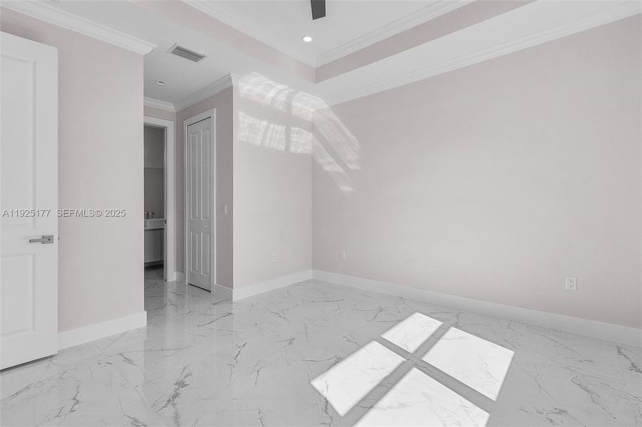 Spacious, unfurnished interior of a new home in , Naples (Image 19).