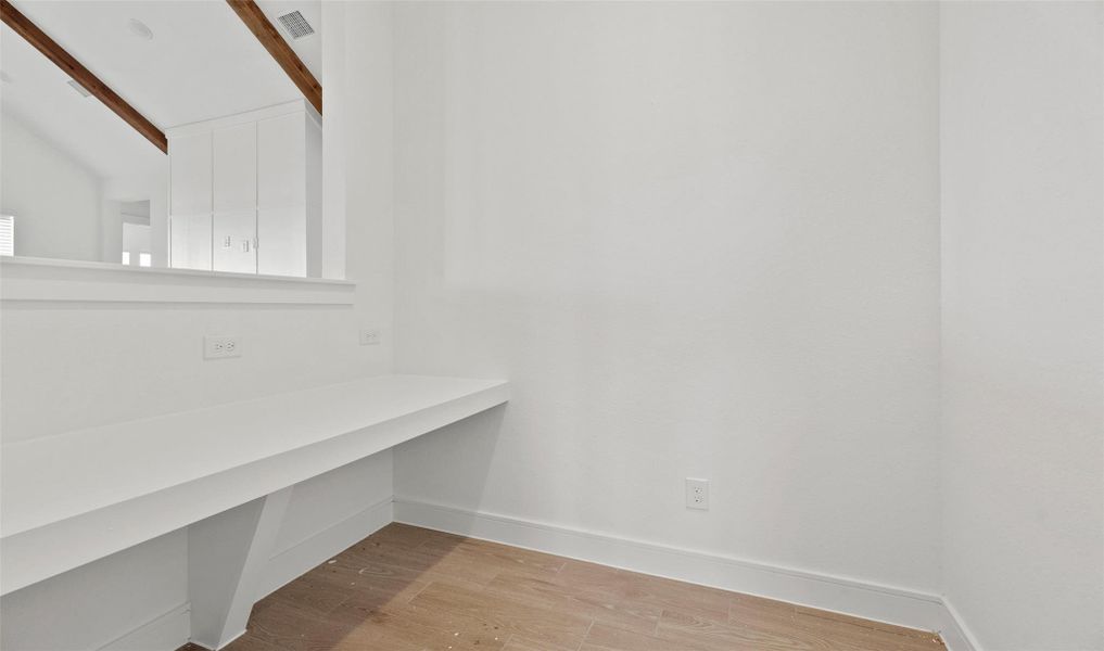 Versatile HovHub (*Photo not of actual home and used for illustration purposes only.) Versatile HovHub (*Photo not of actual home and used for illustration purposes only.)