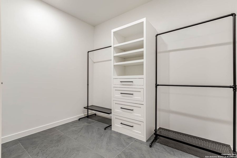 Furnished interior view inside a new home in , Floresville (Image 35).